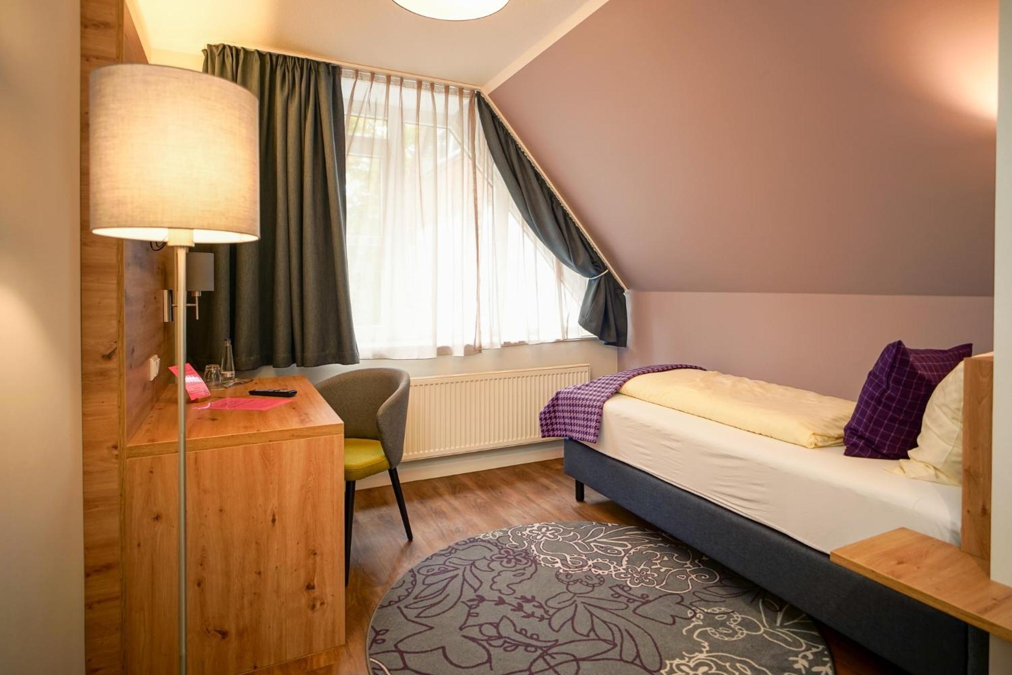 Hotel Lindenhof Билефелд Екстериор снимка